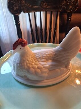 Westmoreland White Milk Glass Hen with Red Comb / Top Only Hen On Nest